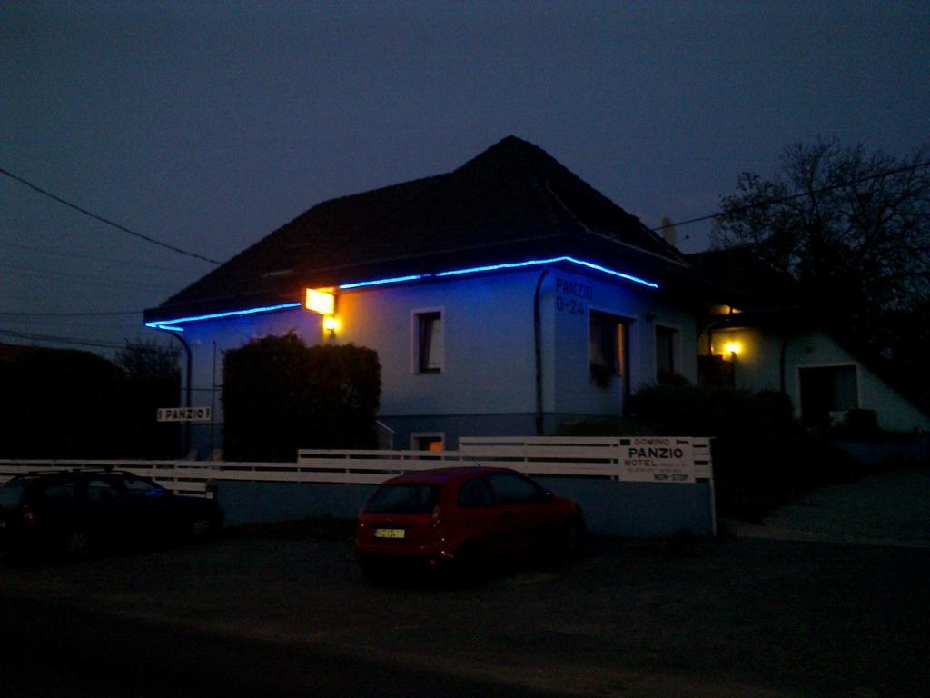 Bed and Breakfast Domino Panzio Székesfehérvár Exteriér fotografie